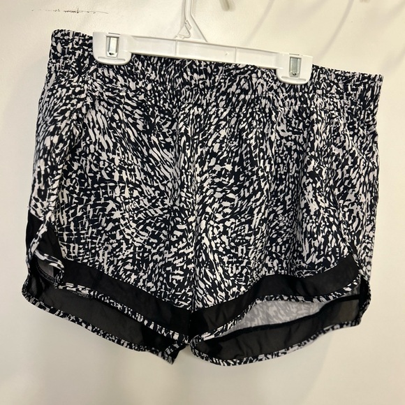 Athleta Printed Mesh Racer Short 4” - Picture 2 of 10